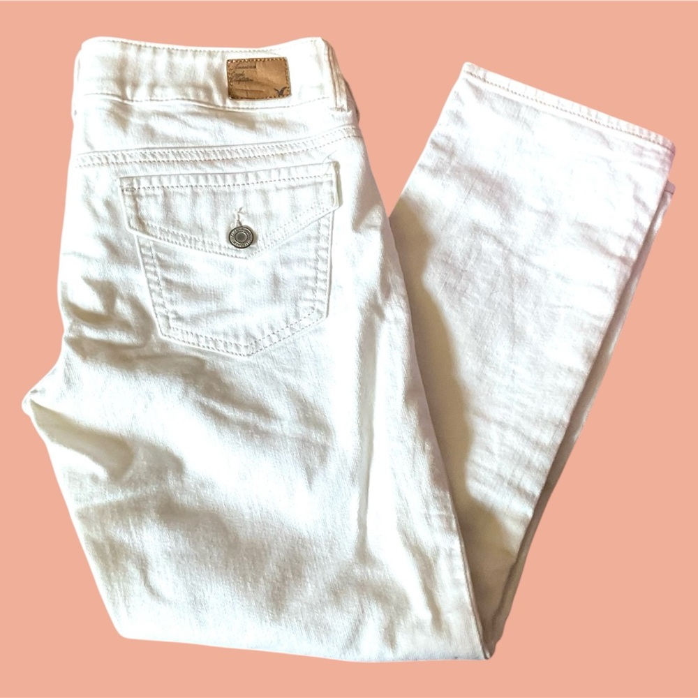 American Eagle Woman’s White Denim Capris Size: 2